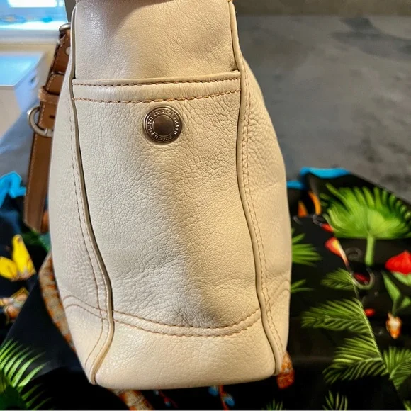 Coach Chelsea Pebble Leather Tote Bag Chalk Tan Work School Casual 
D1082-F12340 - Picture 4 of 13